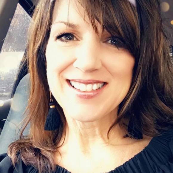 Meet your Posher, Courtney - Picture 1 of 1